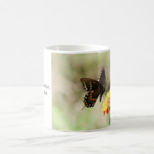 Caneca De Café Borboleta em flor selvagem, com verso de romanos