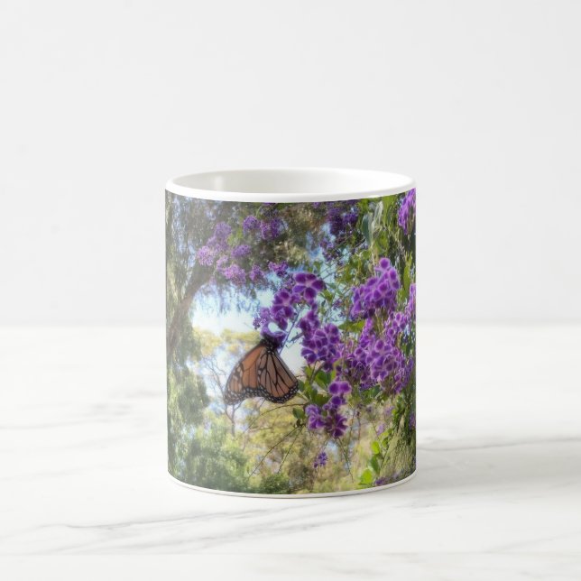 Caneca De Café Borboleta Monarca em Flores Roxas (Centro)