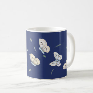 Caneca De Café Borboletas Azuis e Creme bonito no Azul de Voo