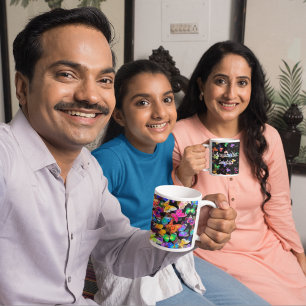 Caneca De Café Borboletas de várias cores no fundo preto