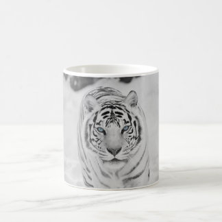 Caneca de café branca do tigre