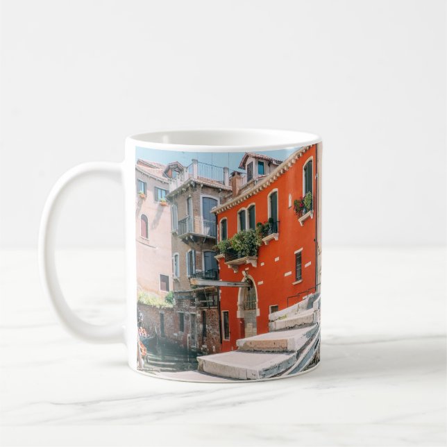 CANECA DE CAFÉ BRIDGE CONCRETA BESIDE WHITE BUILING (Esquerda)
