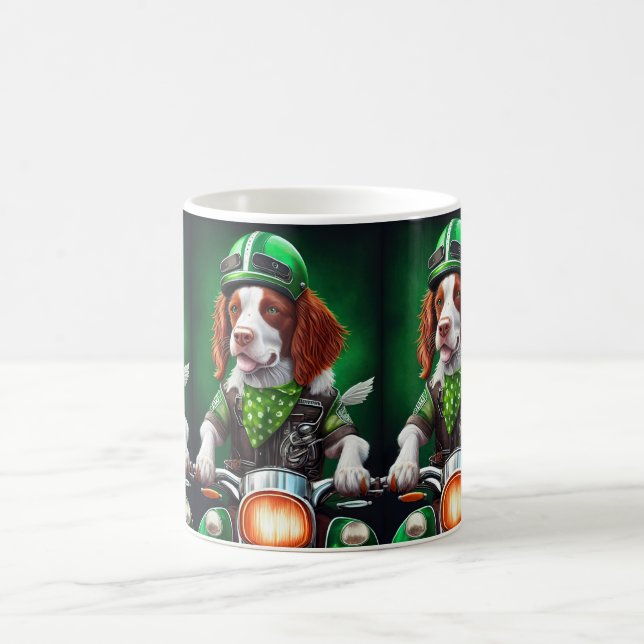 Caneca De Café Brittany Spaniel andando de bicicleta no Dia de Sã (Centro)
