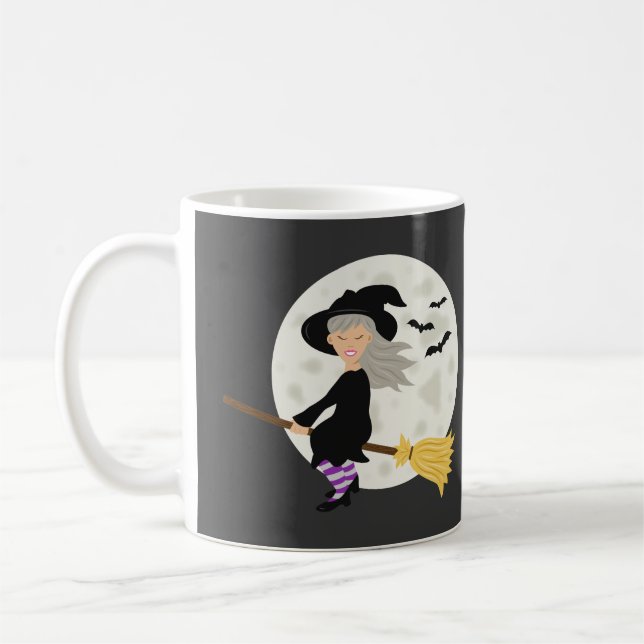 Caneca De Café Bruxa Menina Fofo Voando & Texto Feliz Halloween (Esquerda)