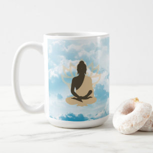 Caneca De Café Buda Na Meditação De Nuvens