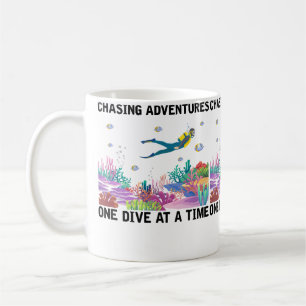 Caneca De Café Caçando Aventuras Uma Imersão de Cada Vez Mergulho