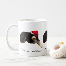 Caneca De Café Cachorro adorável usando um chapéu de Papai Noel n