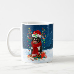 Caneca De Café Cachorro Bernês na neve com presentes de Natal