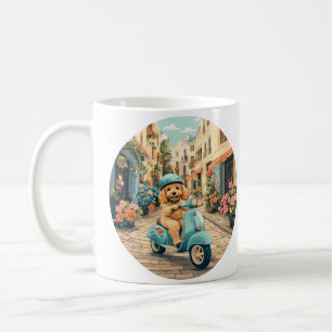 Caneca De Café Cachorro Goldendoodle andando de scooter pelas rua