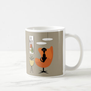 Caneca De Café Cachorro Negro meio século em Cadeira de Ovo Laran