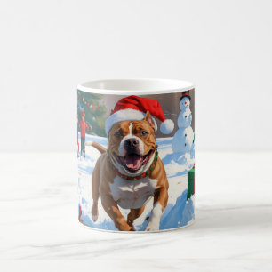 Caneca De Café Cachorro Pitbull correndo em neve com chapéu de Na
