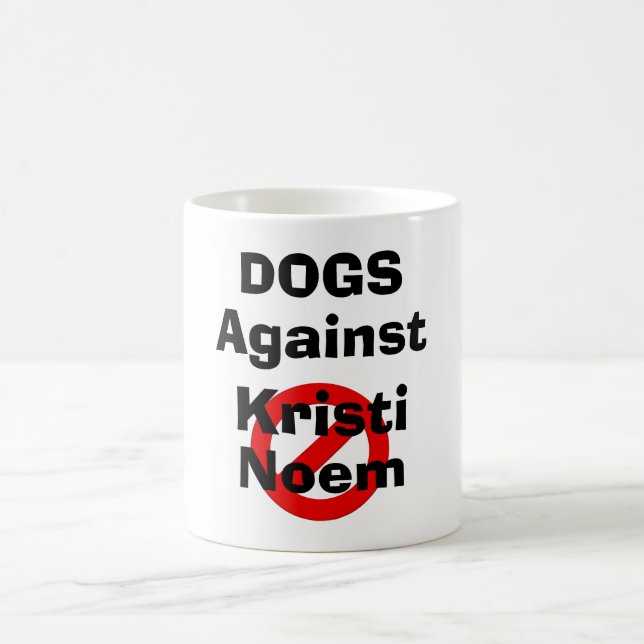 Caneca de Café Cachorros Contra Kristi Noem (Centro)