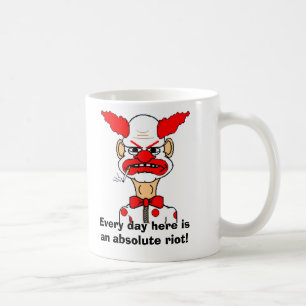 Caneca De Café Cada dia aqui é um motim absoluto!