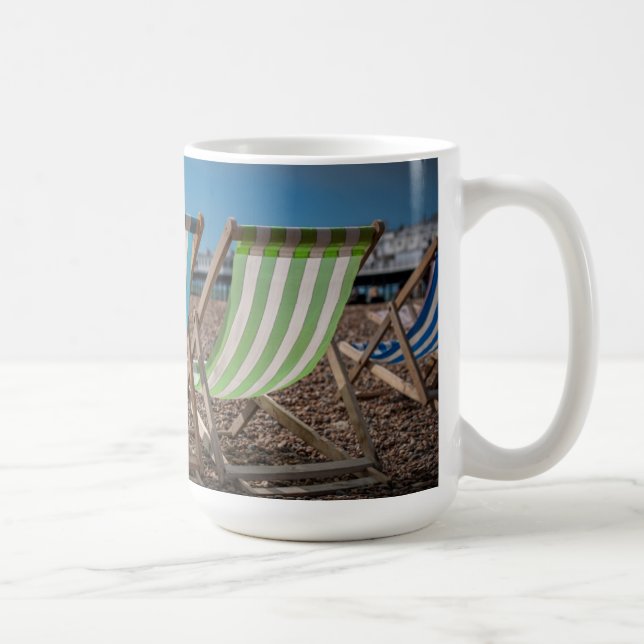 Caneca De Café Cadeiras de plataforma que olham o mar (Direita)