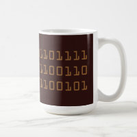 Café escrito na caneca binária, marrom