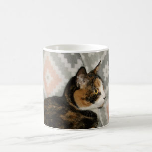 Caneca De Café Callie Cat em Sofa
