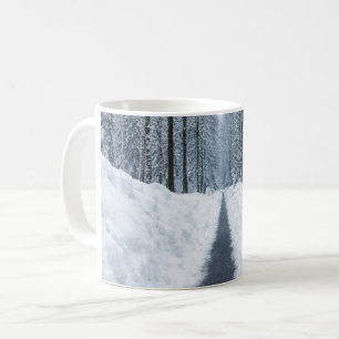 Caneca De Café Caminho de Floresta de Inverno Nebuloso Paisagem d