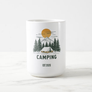 Caneca De Café Camiseta de Acampamento com Pinheiros e Montanhas 