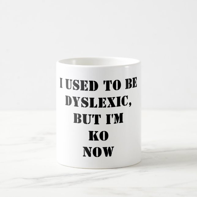 Caneca De Café Camiseta engraçada de design de dislexia (Centro)