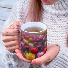 Caneca De Café Campo de Tulipas Vibrante no Bloom de Cheio