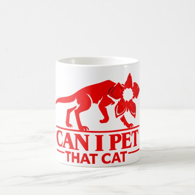 Caneca De Café Can I Pet That Cat Demodog Stranger Meme Funny cat (Centro)