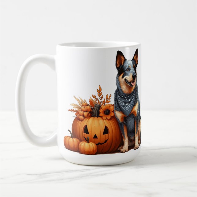 Caneca De Café Cão Bovino Australiano ao Lado de uma Abóbora de H (Esquerda)