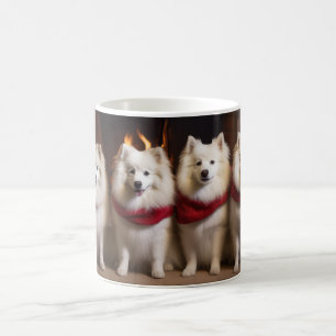 Caneca De Café Cão Esquimó Americano junto à Lareira Natal