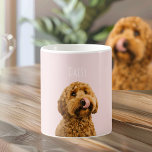 Caneca De Café Capa de telefone rosa personalizada do Pastel com<br><div class="desc">Aproveite suas bebidas favoritas com um toque de personalização com esta caneca rosa pastel, com uma foto do seu querido cachorro e seu nome. Feita de cerâmica de alta qualidade, esta caneca é durável e segura para micro-ondas, perfeita para café, chá ou qualquer bebida que você ame. A matiz cor-de-rosa...</div>