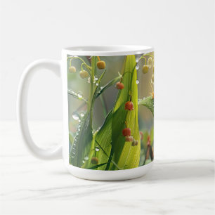 Caneca De Café Caracol com orvalho na grama