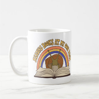 Caneca De Café Caracol retrô lendo livros
