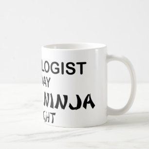 Caneca De Café Cardiologista Ninja mortal em a noite