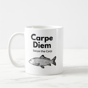 Caneca De Café Carpe Diem Agarra o Camisa de Pesca da Carpa, Engr