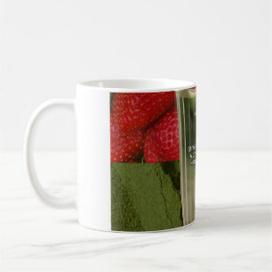 Caneca De Café Cartaz de Latte de Matcha com Morango – Bebida de