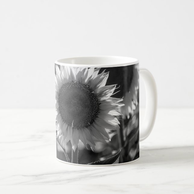 Caneca De Café Cartaz - Girassóis Monocromáticos (Frente Esquerda)