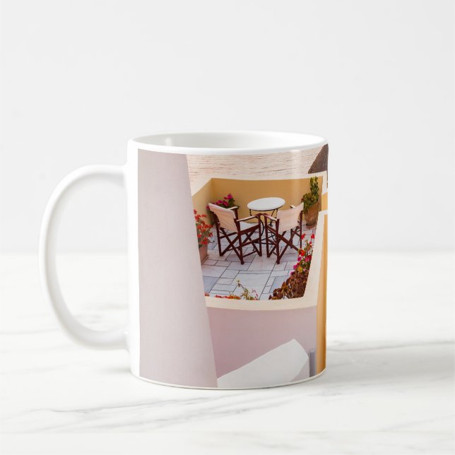 CANECA DE CAFÉ CASA PERTO DO CORPO DE ÁGUA (Esquerda)