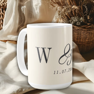Caneca De Café Casais de noivos elegantes creme natural inicial