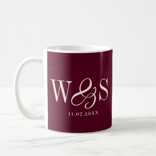 Caneca De Café Casais iniciais de casamento de maroon Elegante (Esquerda)