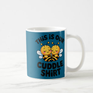 Caneca De Café Casal de Abelhas Fofas se Abraçam Engraçado Românt