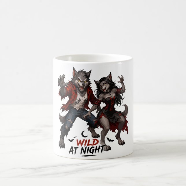 Caneca De Café Casal de Lobisomem Selvagem à Noite (Centro)