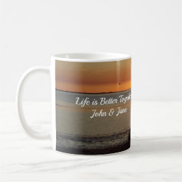 Caneca De Café Casal Senta-Se Na Praia No Sodomo Coffee Mug