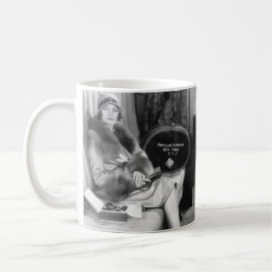 Caneca De Café Casal sentado num compartimento de um comboio
