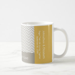 Caneca De Café Casamento Comemorativo Chevron e cinza Branca