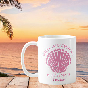 Caneca De Café Casamento de Praia, Pink Seashell Bridesmaid Monog