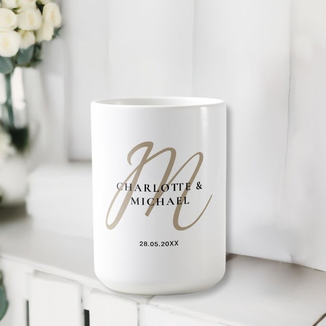 Caneca De Café Casamento simples, elegante, monograma (Simple, elegant, monogram wedding coffee mug.)