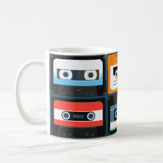 Caneca De Café Cassetes compactos. Conjunto. Ilustração de safra