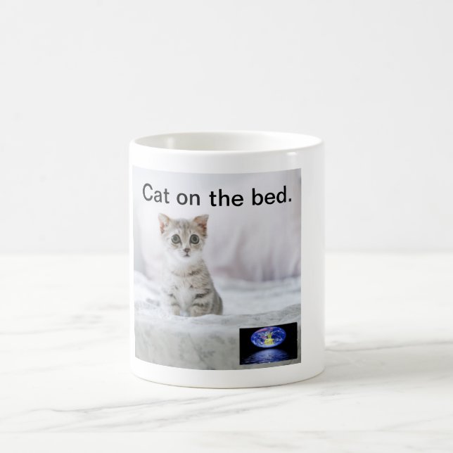 Caneca De Café Cat on the bed. (Centro)