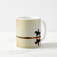 Cavalo e cavaleiro na praia café mug