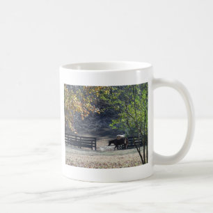 Caneca De Café Cavalo Marrom atravessando Cerca