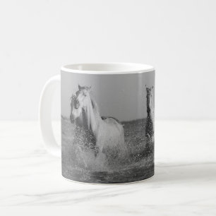 Caneca De Café Cavalos brancos, fotografia a preto e branco