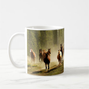 Caneca De Café Cavalos correndo em Montana ranch